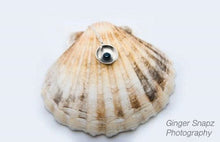 Load image into Gallery viewer, Sterling silver gray pearl pendant
