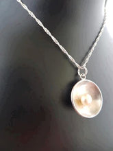 Load image into Gallery viewer, Sterling silver pink pearl pendant.

