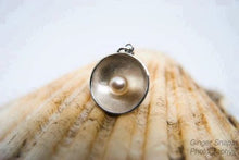 Load image into Gallery viewer, Sterling silver pink pearl pendant.
