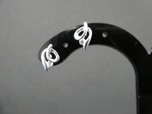 Load image into Gallery viewer, Silver Twist earrings
